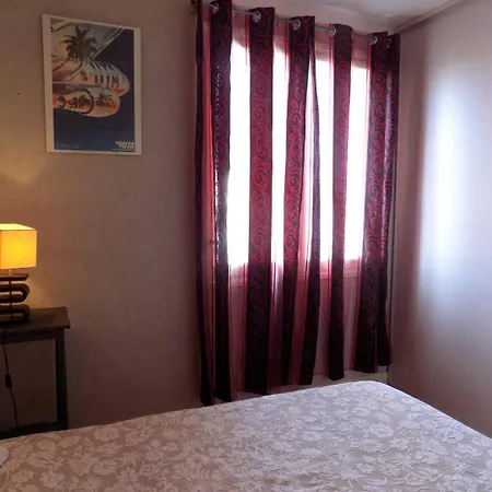 - Au Coeur Du Centre-ville - à 200m Seulement Appartamento Royan